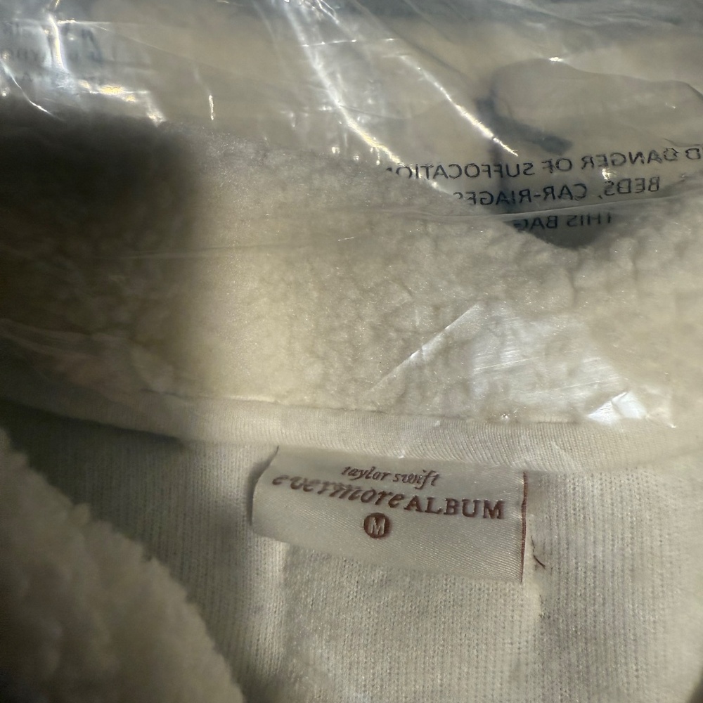 Taylor Swift Sherpa NWT - image 6